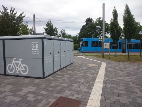 fahrradboxen-an-einer-tram-haltestelle-in-vellmar.jpg