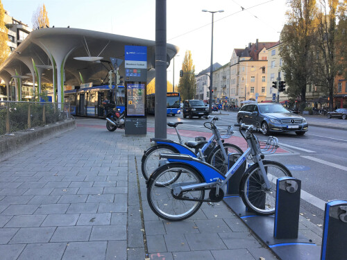 mobilitatsstation-am-u-bahnhof-munchner-freiheit.jpg