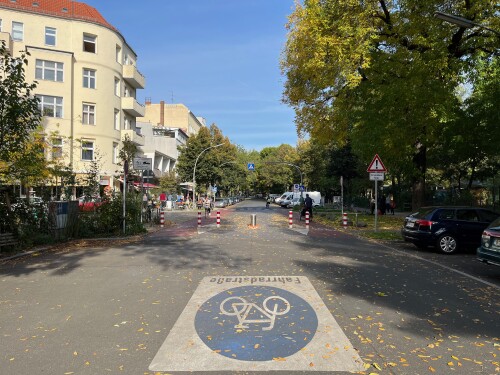 modalfilter-mit-versenkbarem-poller-in-der-fahrradstrasse-kortestr.jpg