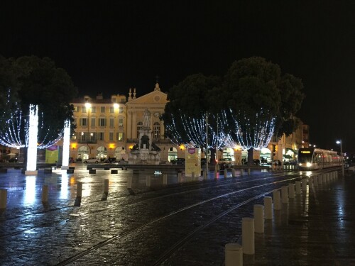 nizza-place-garibaldi-mit-strassenbahn.jpg