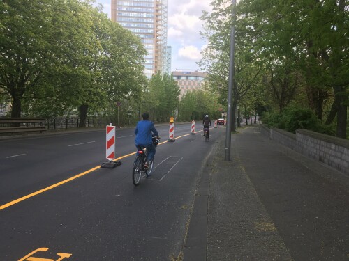 pop-up-bike-lane-schoeneberger-ufer-berlin.jpg