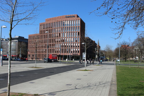 In Zusammenhang mit der umstrittenen Bebauung des Klagesmarktes in Hannovers Innenstadt wurden auch die Dimensionen des "Klagesmarktkreisels" überdacht. Nun können Radfahrer die Straße gefahrlos überqueren.