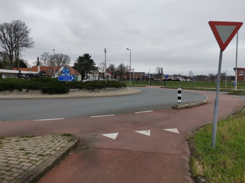 auffahrt-kreisverkehr-mit-radverkehrsfuhrung.jpg