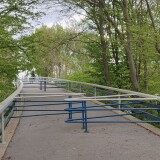dreifache-umfahrsperre-auf-fussverkehrsbrucke