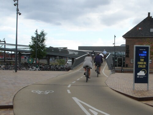 fussganger-und-fahrradbrucke-in-odense-8.jpg