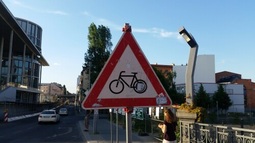 gefahrenzeichen-fahrradfahrer.jpg