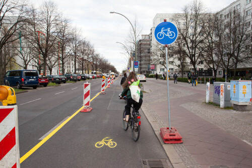 PopUp-Bike Lanes in Berlin, geschützte temporäre Radspuren als pandamieresilente Infrastruktur in Berlin zu Zeiten der Cororna Pandemie