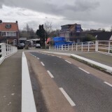 schmale-schutzstreifen-auf-kleiner-brucke