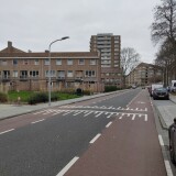 verkehrsberuhigte-strasse-mit-beidseitigen-schutzstreifen