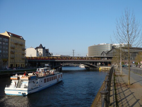 Friedrichstraße mit Schiff