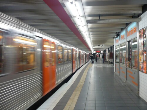 hochbahnsteig-hamburg.jpg