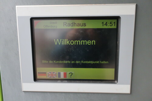Ein Touchscreen zur Kommunikation mit dem Radhaus Offenburg.

Es wird nicht mitgeteilt, wo man eine Kundenkarte erwerben kann.