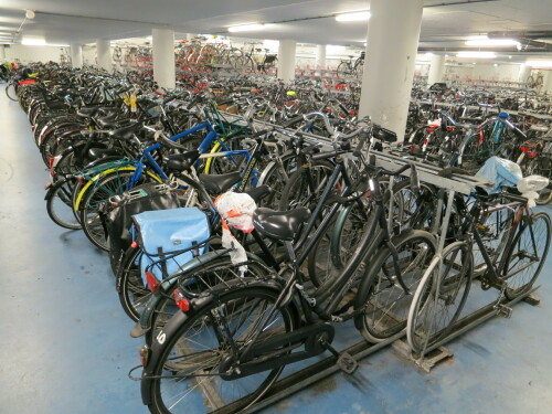 fahrradparkhaus-in-amsterdam-1.jpg