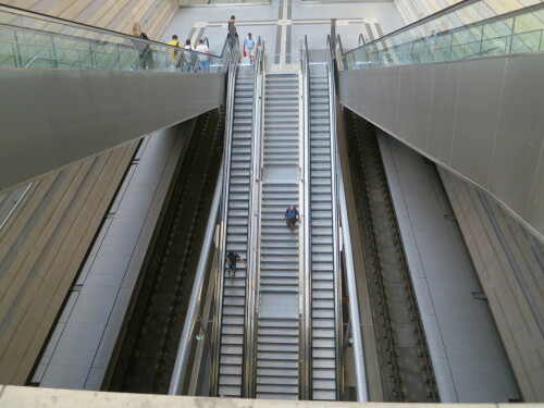 leipzig-hbf-abgang-zum-tiefbahnhof.jpg