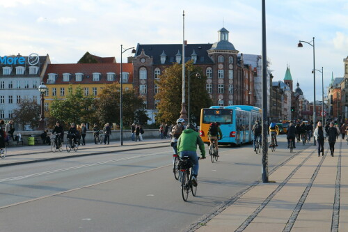 kopenhagen-radverkehrsanlagen-auf-der-konigin-luise-brucke.jpg