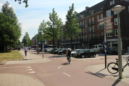 amsterdam-radverkehrsknoten-an-der-theophile-de-bockstraat-westlich-des-vondelparks.jpg