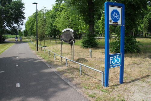 radschnellweg-f-35-region-twente-abfallkorb-mit-wurftechnik-in-enschede.jpg