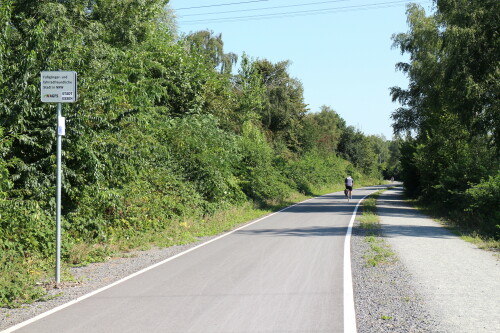 separation-am-rs1-radschnellweg-ruhr-stadtgrenze-essen-von-mulheim-kommend-in-09-2016.jpg