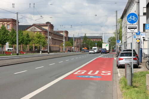 umweltspur-in-der-mannheimer-bismarckstrasse-2017.jpg