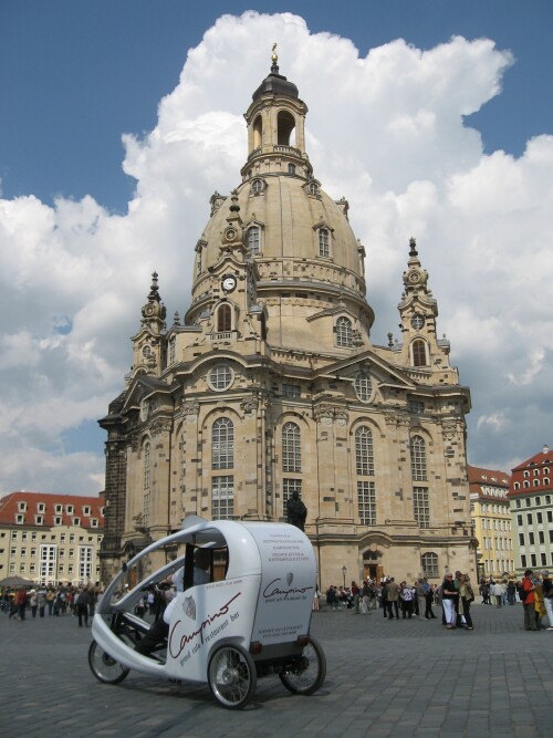 velotaxi-vor-der-frauenkirche-in-dresden-2008.jpg