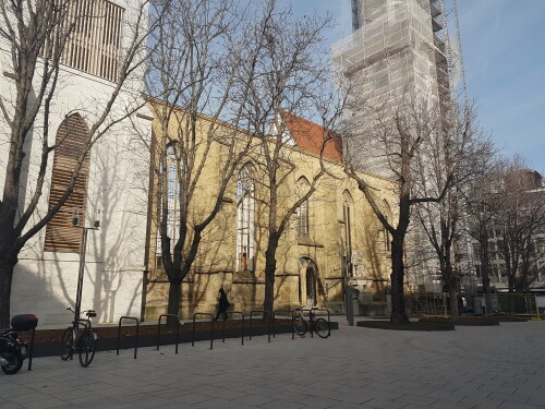 der-hospitalplatz-in-stuttgart-mit-blick-auf-die-hospitalkirche.jpg