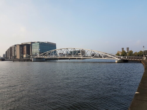 die-mr-jj-van-der-veldebrug-fur-den-radverkehr-und-fussverkehr-in-amsterdam.jpg