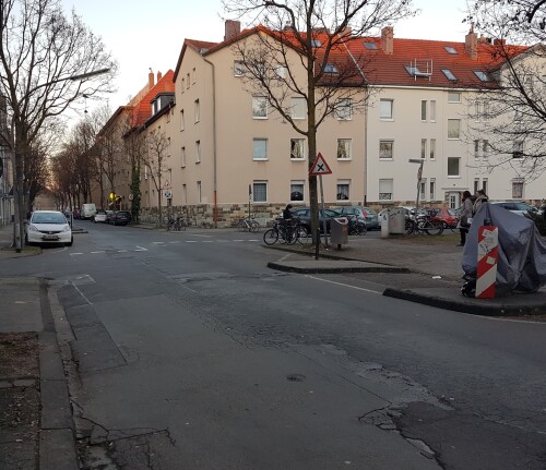 die-takustrasse-in-koln-vor-der-umgestaltung-kreuzungsbereich-dechenstrasse.jpg