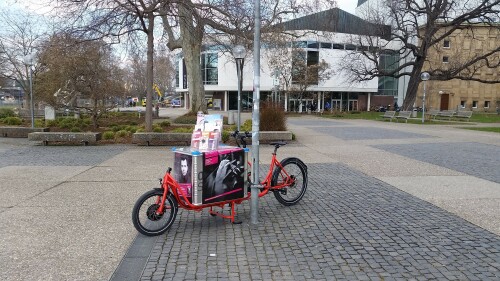 ein-lastenrad-als-rollender-werbetrager-fur-die-stuttgarter-oper.jpg