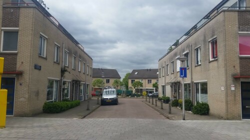 einfahrt-in-einen-wohnhof-in-enschede-nl.jpg