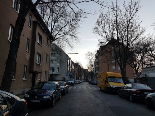 zebrastreifen-in-der-takustrasse-in-koln-vor-der-umgestaltung.jpg