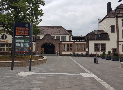 der-bahnhofsvorplatz-vor-dem-schwerter-bahnhof-nach-dem-umbau.jpg