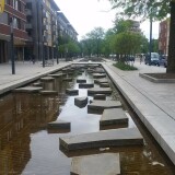 die-roombeek-im-gleichnamigen-enscheder-stadtteil-wurde-stadtebaulich-als-urbanes-wasserelement-integriert