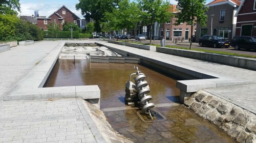 Der Verlauf der Roombeek wird in einen Wasserspielplatz für Kinder integriert - eine Win-Win-Situation. Sowohl städtebaulich wie auch von der Aufenthaltsqualität.