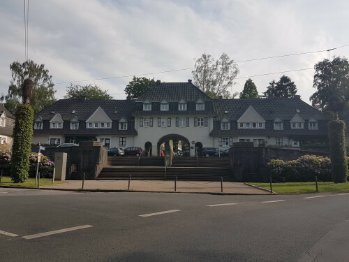 eingangssituation-zur-margarethenhohe-in-essen-mit-dem-torhaus.jpg