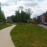 grunflache-mit-integriertem-spielplatz-in-enschede-boddenkamp-nl