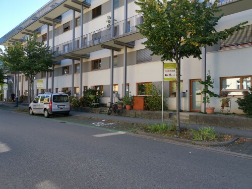 Das Quartier Vauban ist ein teilweise autofreier Stadtteil in Freiburg im Breisgau. Die Gebäude und Quartiersstruktur sind auf ökologische Nachhaltigkeit hin ausgerichtet. Dies gilt insbesondere für die Bereiche Strom / Wärme, Regenwasserbewirtschaftung und Verkehr.

In nahezu allen Erschließungsstraßen stehen Carsharingstellplätze zur Verfügung. Insgesamt sind im Quartier 15 Carsharing-Autos platziert.