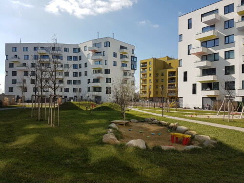 Die Seestadt Aspern ist eines der größten Stadtentwicklungsprojekte Europas der 2010er Jahre. Über einen Zeitraum von rund 20 Jahren soll ein neuer Stadtteil entstehen, in dem über 20.000 Menschen wohnen und arbeiten sollen. Die erste von drei Entwicklungsetappen konzentriert sich auf den Süden des Stadtteils und soll 2020 abgeschlossen sein.