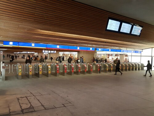 die-ticketgates-in-arnhem-centraal.jpg