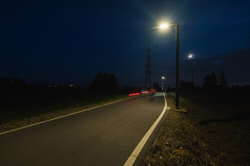 aktivierte-dynamische-beleuchtung-an-radschnellweg.jpg