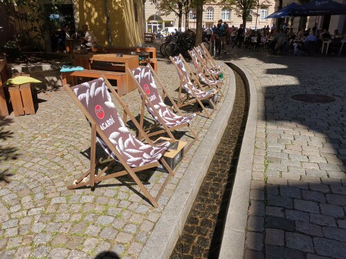 freiburger-bachle-mit-liegestuhlen.jpg