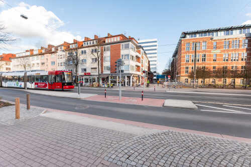 querungshilfe-fur-radverkehr-an-strassenbahntrasse.jpg