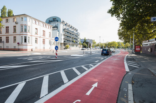 radfahrstreifen-in-neu-aufgeteilter-fahrbahn.jpg