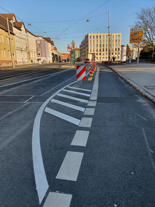 geschutzter-radfahrstreifen-braunschweig-leonhardstrassealtewiekring2.jpg