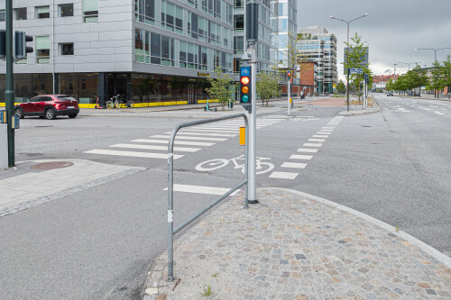 mit Haltegeländer