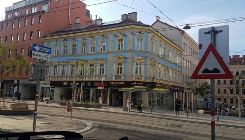 strassenbahnhaltestelle.jpg