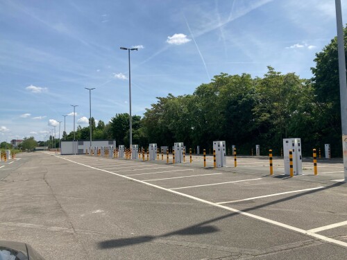 e-ladestationen-parkplatz.jpg