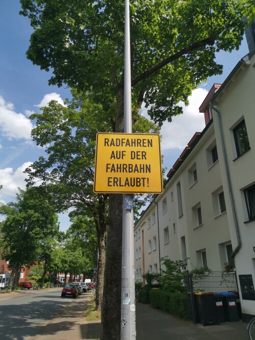 muenster-schild-radfahren-auf-der-fahrbahn-erlaubt.jpg