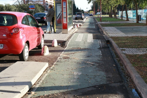 Bike lane - Bus stop (Sevilla)