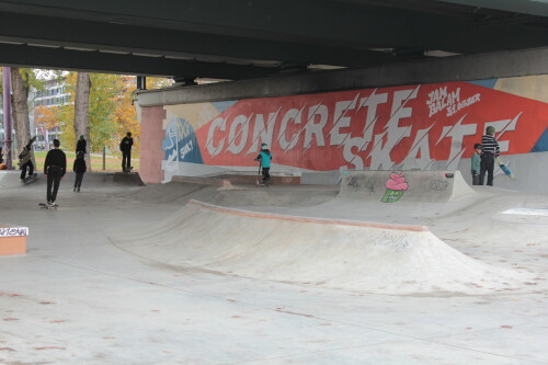 Frankfurt am Main, Skate-Anlage unter Brücke