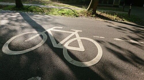 Großes Fahrradpiktogramm, Licht und Schatten